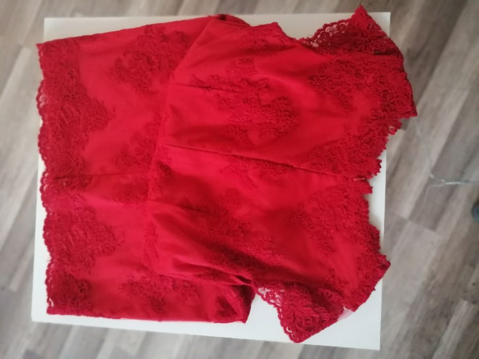 Czerwona koronkowa sukienka midi L Lou Marina