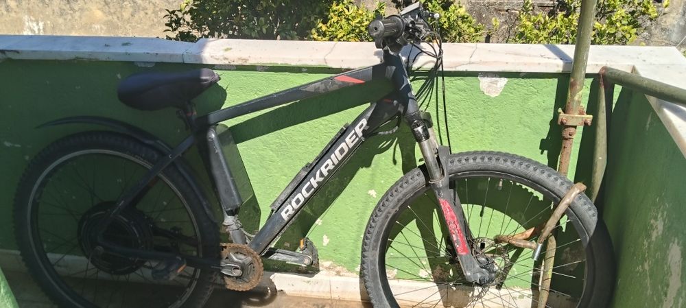Bicycle with battery