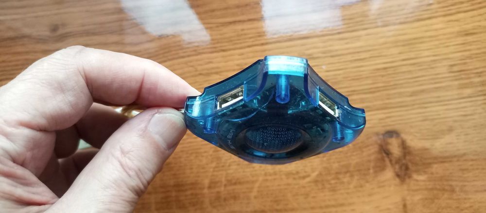 USB удлинитель 45 см. Есть 4 порта USB 2.0