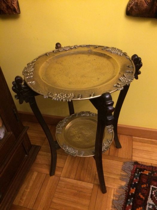 Mesa de apoio oriental rara
