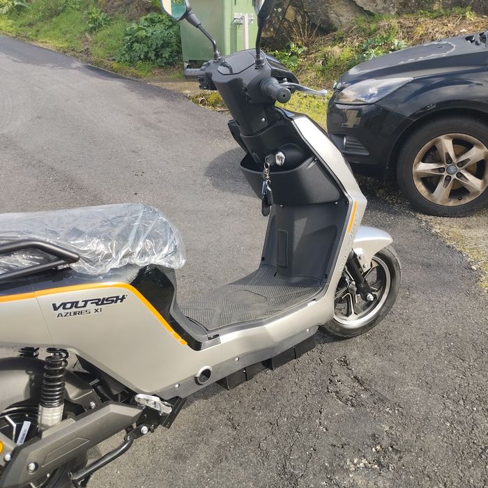 Scooter voutrish Azores X1