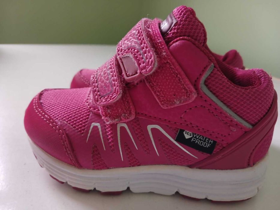 Кроссовки на девочку