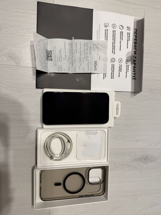 Iphone 15 Pro Max Neverlock ще на гарантії до липня стан 10/10