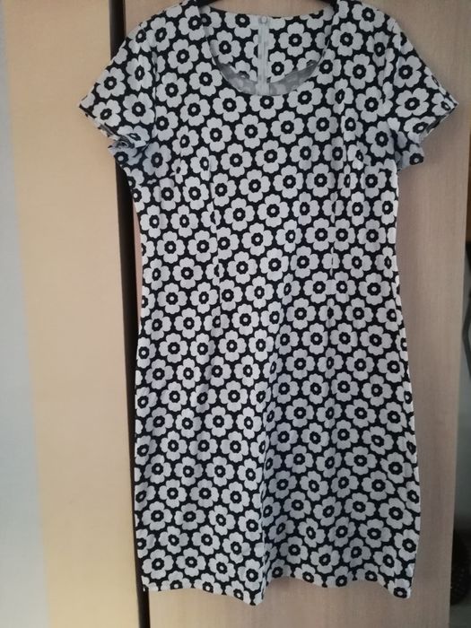 Sukienka w kwiaty r. 50