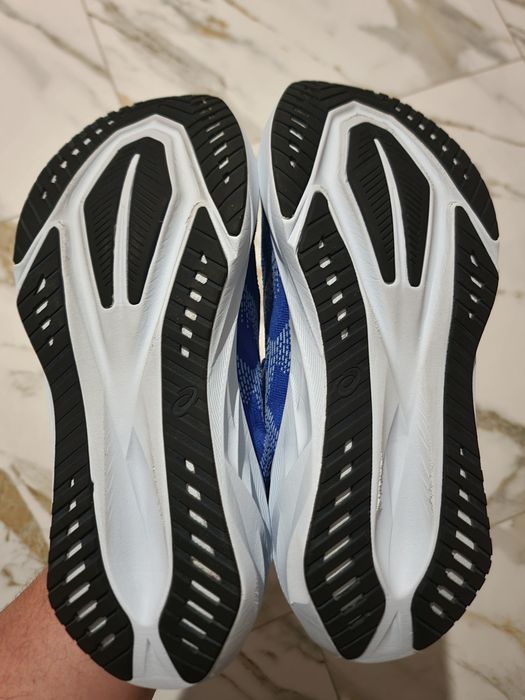 Оригінал 100% чоловічі кросівки asics novablast 5  eur 42.5