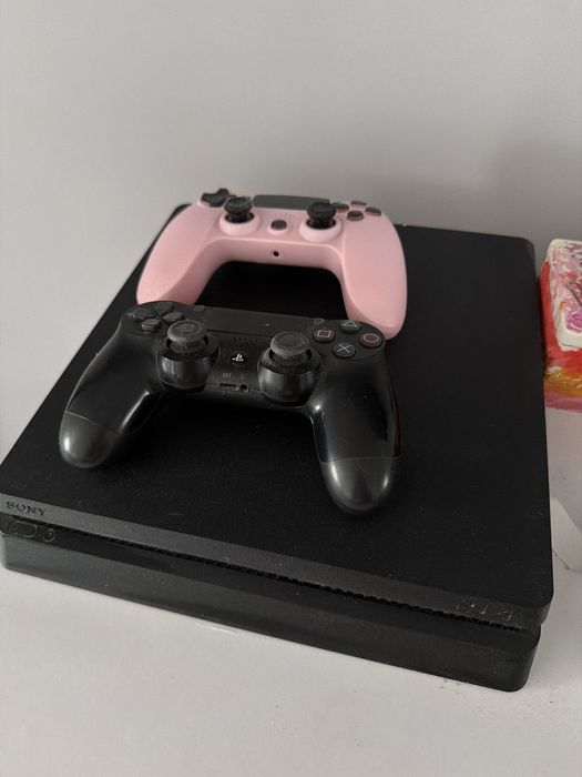 Playstation 4 512GB + dwa pady