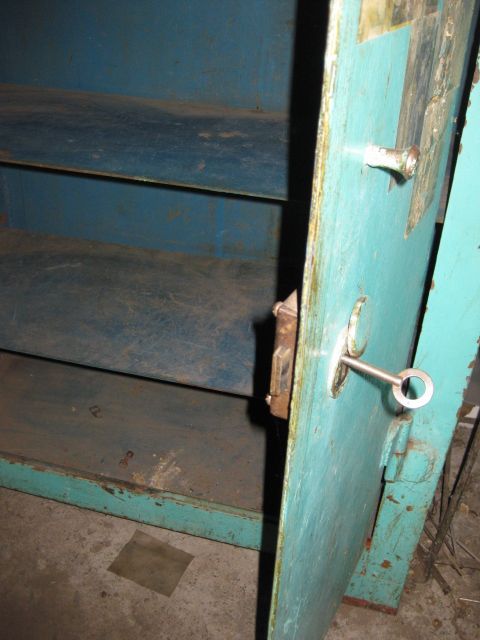 Продам шкаф/сейф металлический