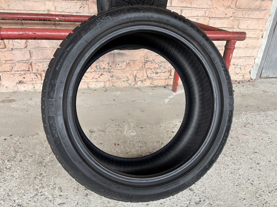 Пара зимових шин 245/40R18 Nexen