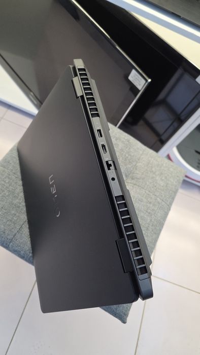 HP omen  16  Ryzen  AI 7 RTX 5070