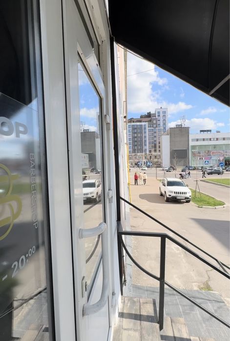 Фасадне приміщення у самому центрі міста