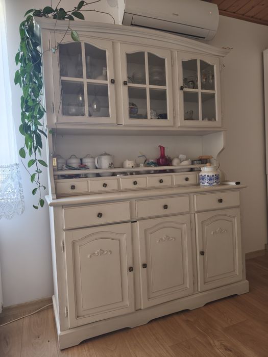 Witryna biała, kredens prowansalski.