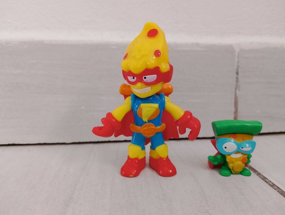 figurka chłopek i super thing pizza
