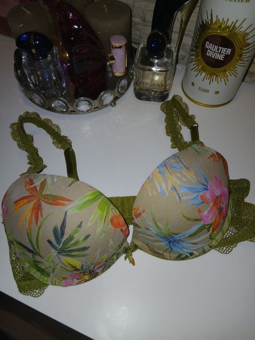 Biustonosz z kolekcji Jungle Parrots intimissimi model Silvia w rozmiarze 75C