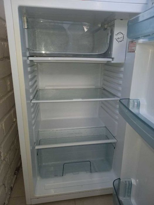 Маленький холодильник б/у