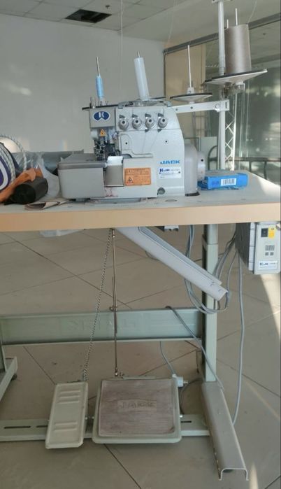 Промышленный 4-ниточный оверлок JACK (комплект)