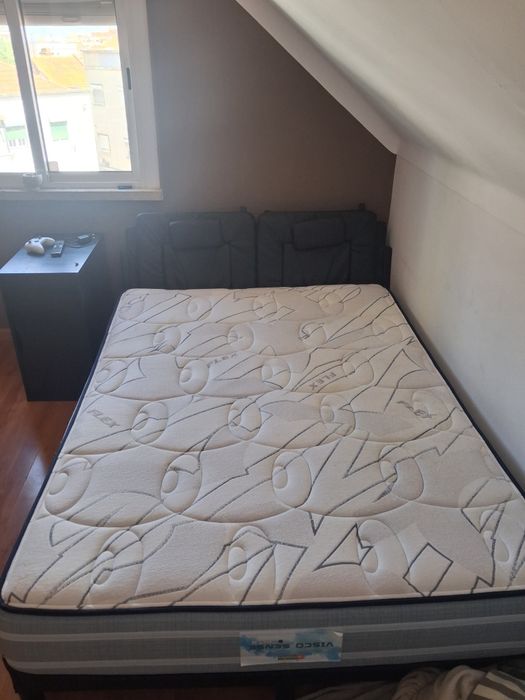 Cama LED com estrado e colchão viscoelástico molaflex