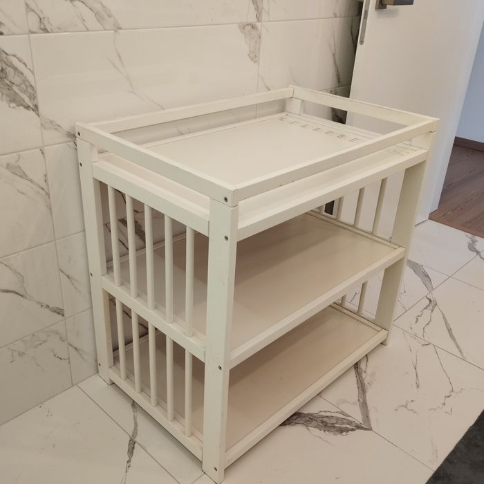 Muda fraldas/trocador IKEA