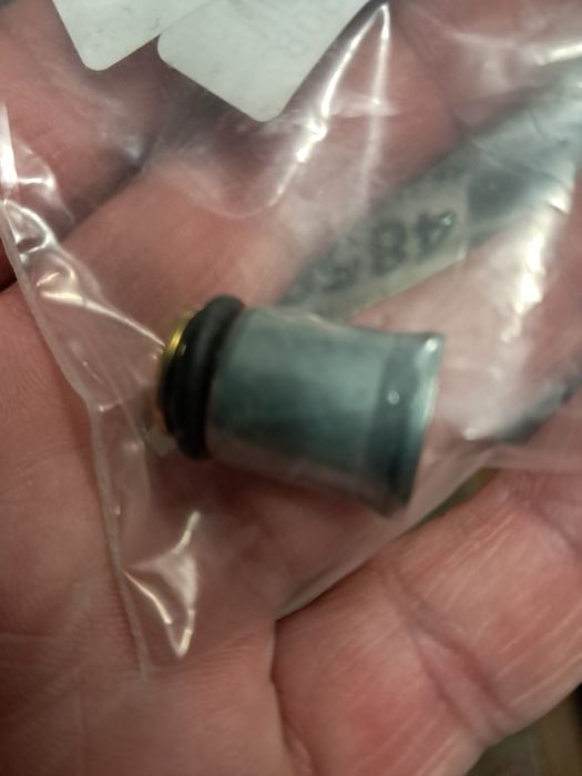 Зворотній клапан масляної системи VAG 1.8T  AWT