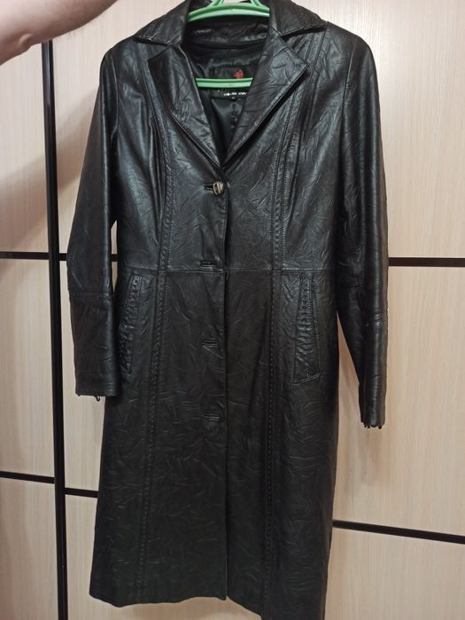 Шкіряний жіночий плащ