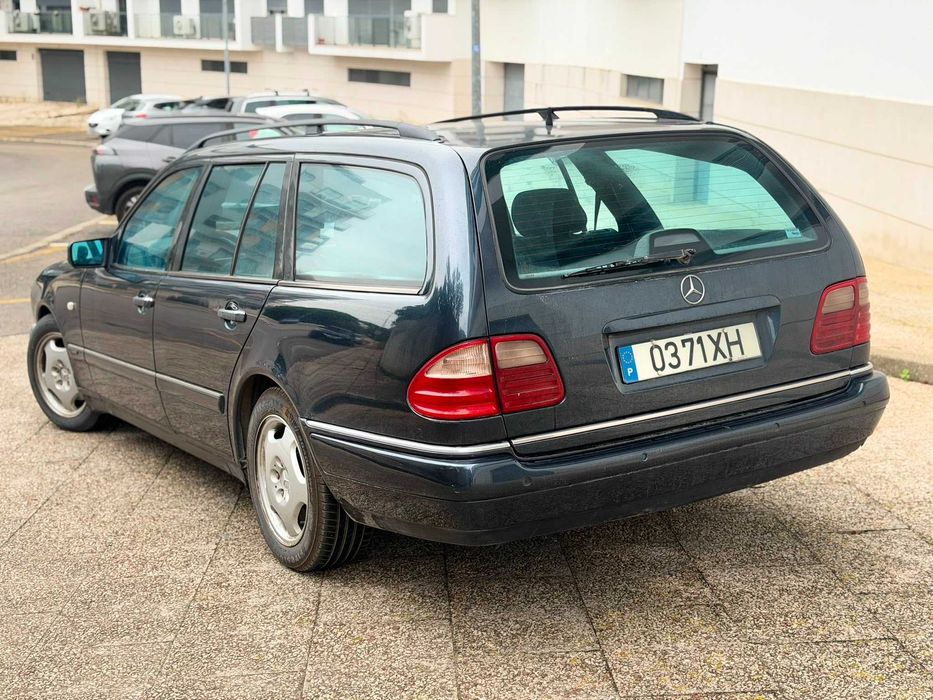 MERCEDES- BENZ E300 TURBO DIESEL foto 4