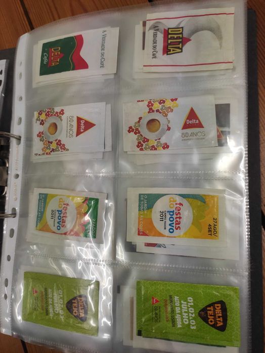 Dossiê com coleções de pacotes de açúcar da Delta