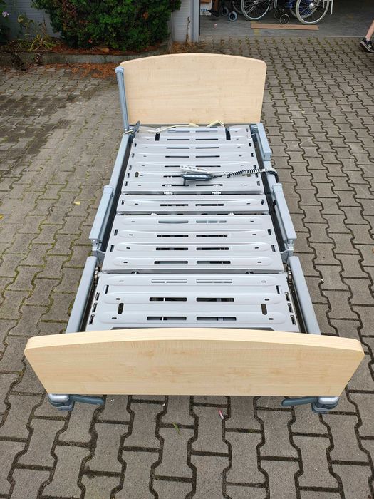 Łóżka rehabilitacyjne pozaszpitalne Stiegelmeyer Vertica Care + lampka