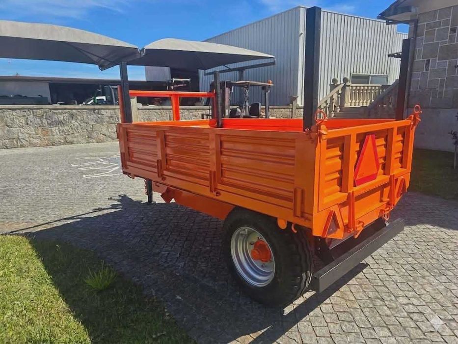 Reboque agricola / florestal de gamela novo basculante de 3500 kg com fueiros