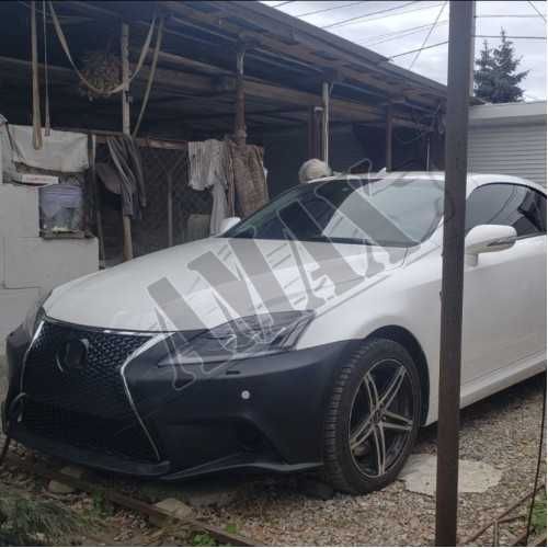 Lexus is 250 (2005-2013) Тюнингованный бампер с решеткой радиатора ПТФ