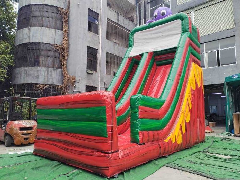 duża dmuchana zjeżdźalnia nowa