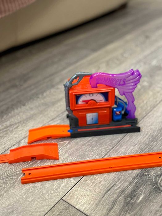 Hot Wheels бензоколонка