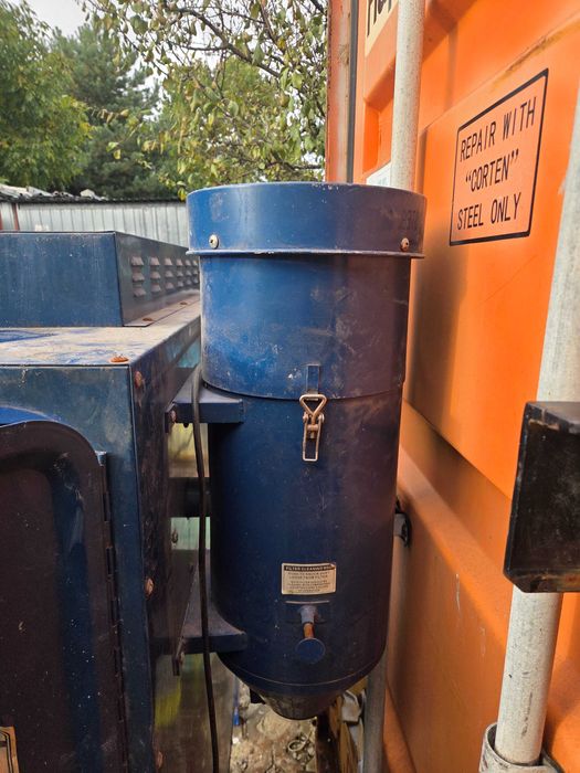 Piaskarka kabinowa z bocznym i czołowym załadunkiem 420l