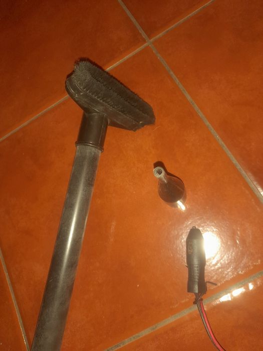 Aspirador portátil para automóvel