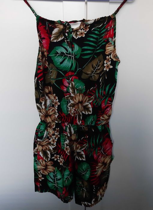 Kombinezon damski letni w kwiatowy wzór na ramiączkach