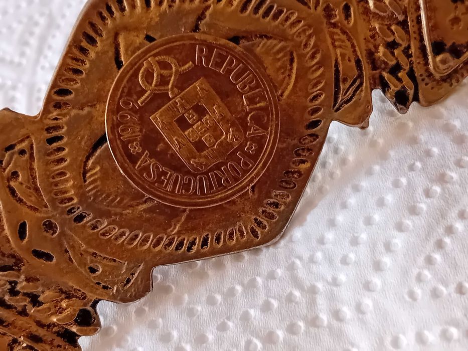 Brasão metálico vintage para mochila