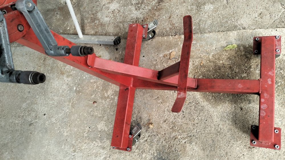 Apoio/bancada para motores automóveis