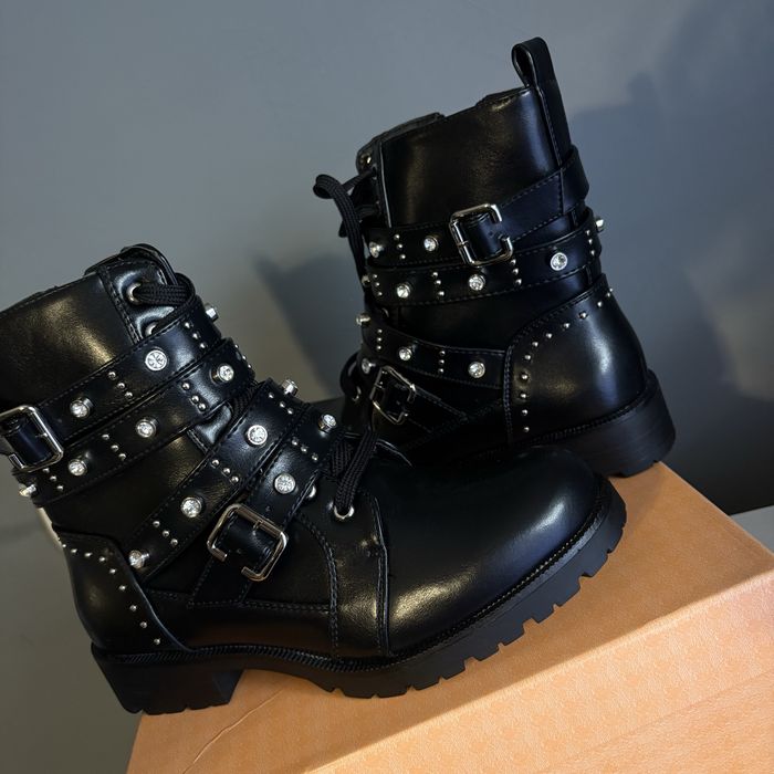 Nowe czarne buty botki