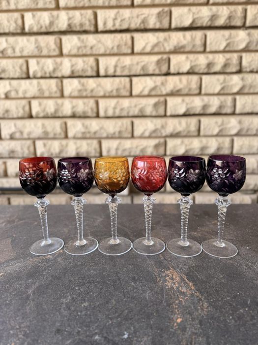 Винные хрустальные цветные бокалы , цветной хрусталь