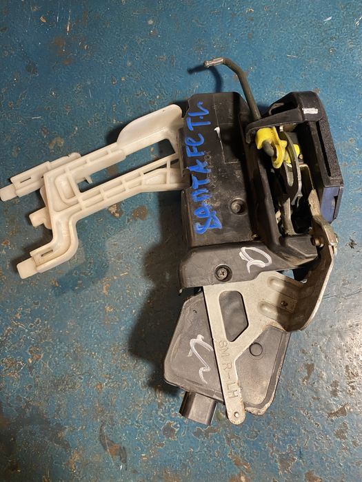 Замок левой задней двери Hyndai Santa fe 2001-2006