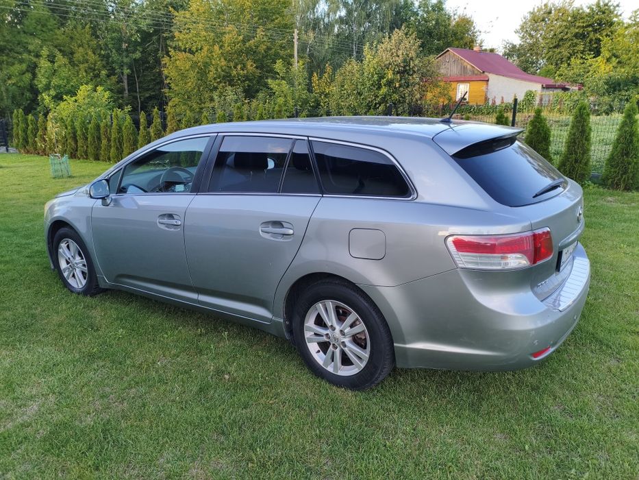 Samochód osobowy Toyota Avensis kombi 2009r.