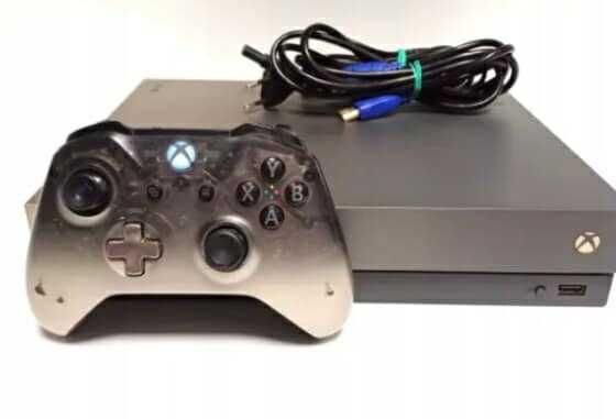 Xbox one x 1TB jeden pad + jedna gra