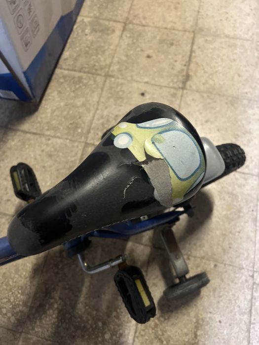 Bicicleta azul crianca