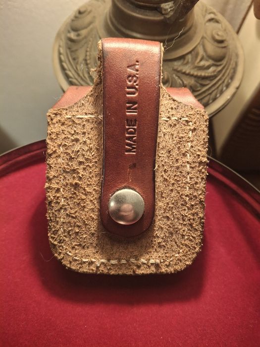 Bolsa em cabedal zippo