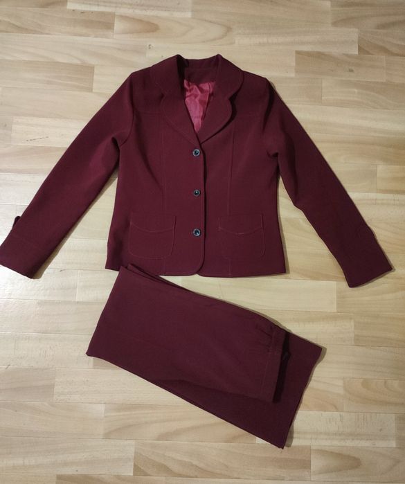 Костюм двойка пиджак штаны для школы на девочку р 134