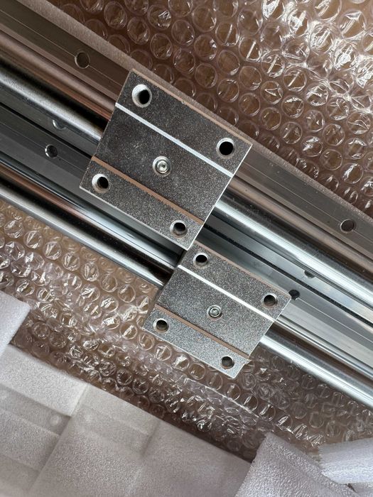 Prowadnice stalowe 2szt. na profilu aluminiowym SBR20 1500mm - twarde wałki fi 20 z wózkami ślizgowymi