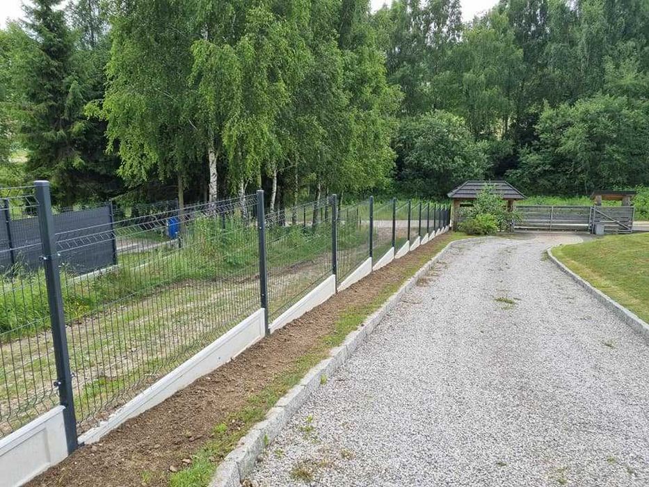 Ogrodzenie panelowe wysokość 123cm fi 4mm + podmurówka 20cm + montaż