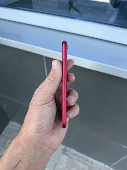 Apple iPhone SE 2020 RED • 64 GB