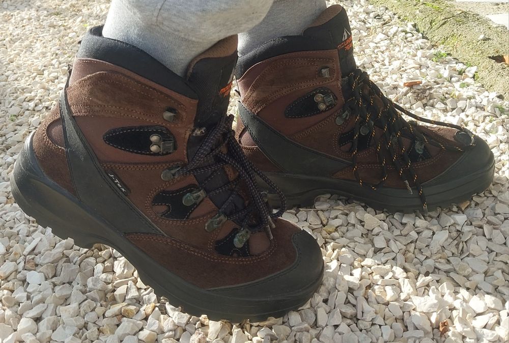 calçado e botas usadas para revenda - lote gigante mais de 80 pares