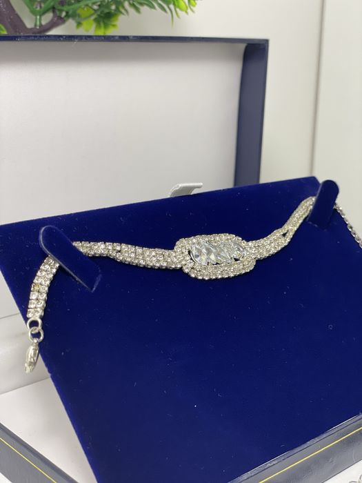 Продам чокер на шию та браслет в стразах