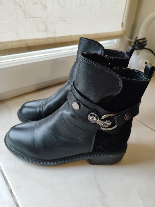 Кожані чоботи 35 розмір