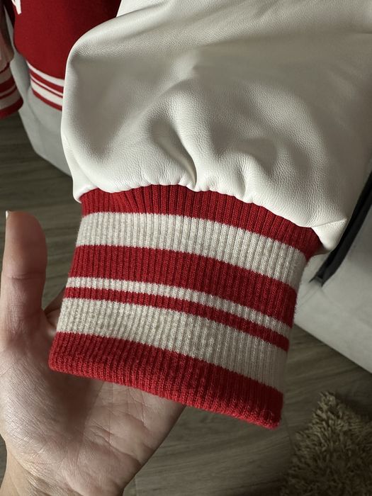 Жіночий утеплений бомбер